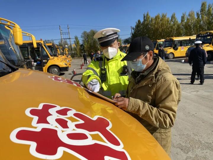 大慶交警：給校車“體檢” 擰緊校車“安全閥”
