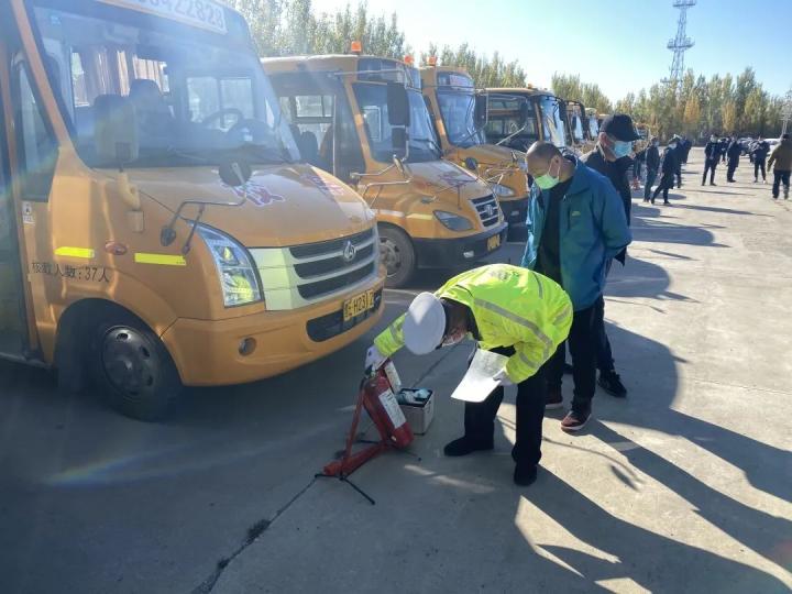 大慶交警：給校車“體檢” 擰緊校車“安全閥”