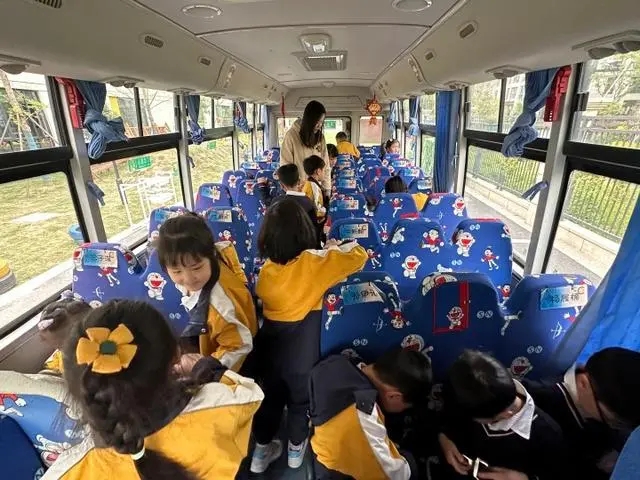 校車著火了可怎么辦？這家幼兒園進行了安全應急演練