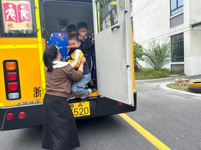 校車著火了可怎么辦？這家幼兒園進行了安全應急演練