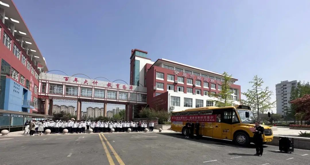 守護安全 共促發展 | 城運控股集團交運溫馨校車城陽分公司開展應急逃生演練活動