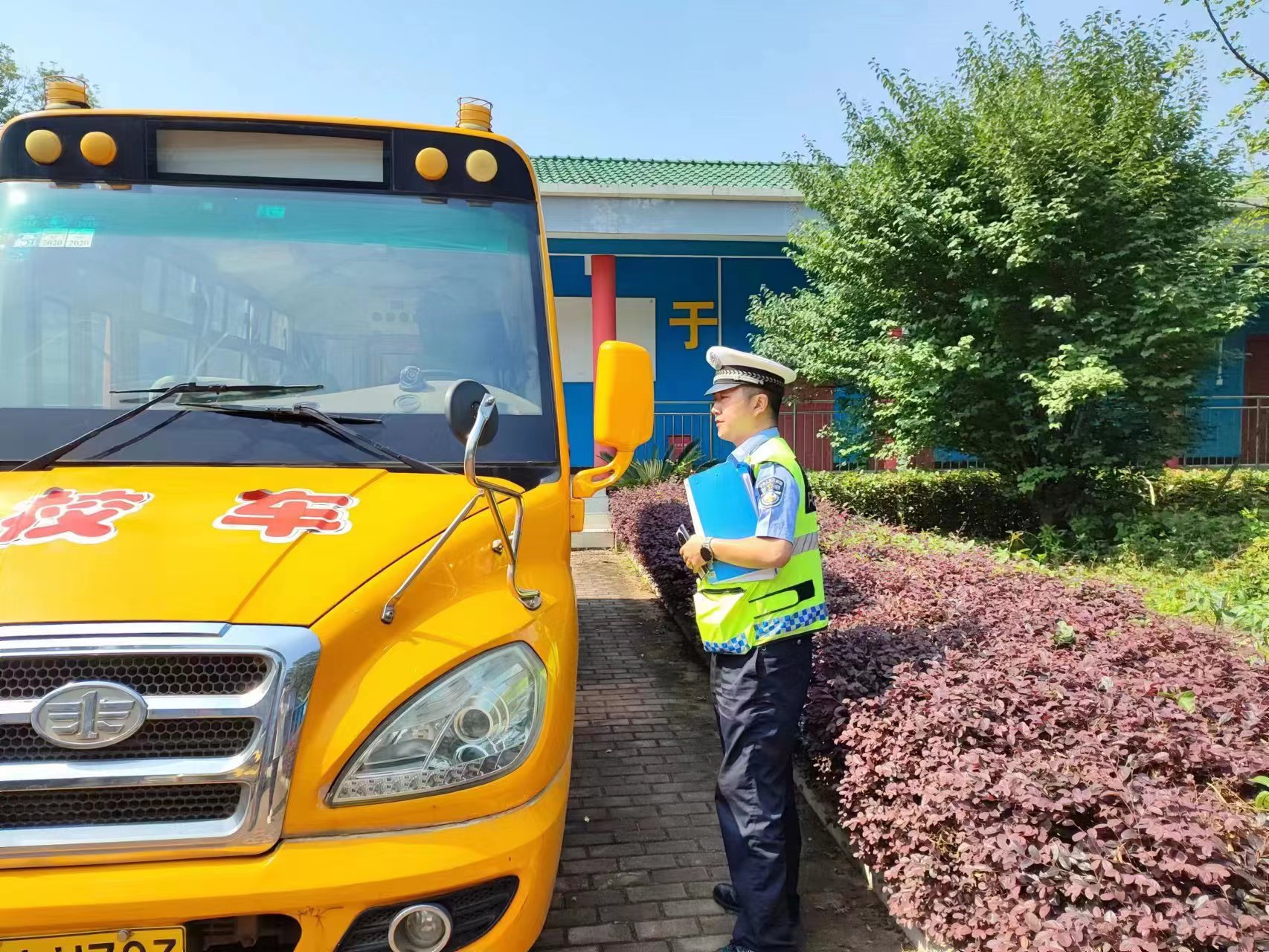 擰緊校車“安全閥”，護(hù)航平安上學(xué)路