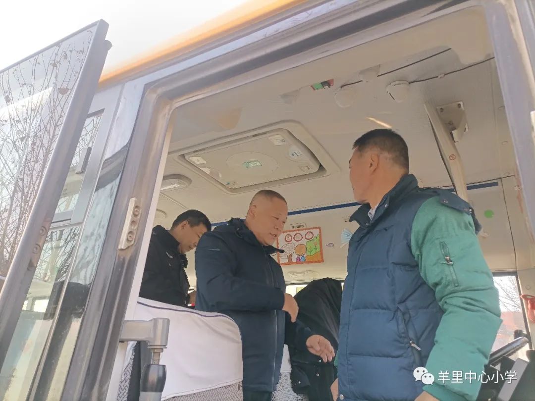 羊里中心小學(xué)迎接濟南市校車安全聯(lián)合檢查
