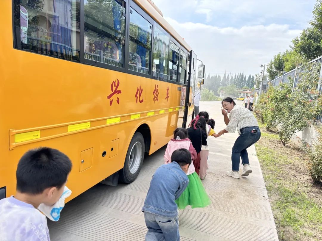 以練筑防 安全啟航 | 興化市陽山幼兒園校車安全應(yīng)急疏散演練
