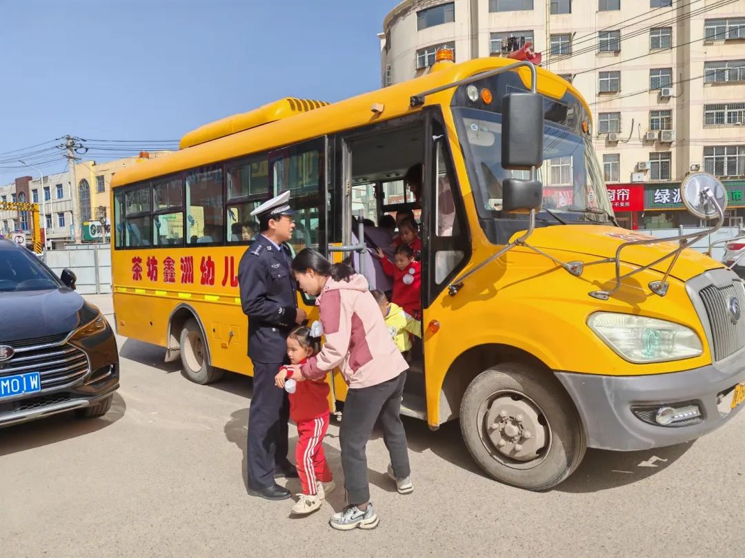 【部門動(dòng)態(tài)】春季攻防宣丨校車安全“大檢查” 筑牢學(xué)生“安全路”