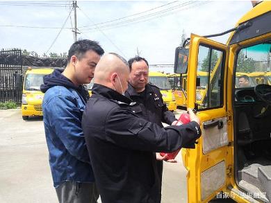 常德交警直屬二大隊：嚴守校車安全關(guān) 筑牢復(fù)學“防護網(wǎng)”