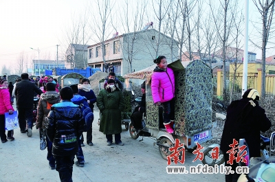 安監(jiān)總局：校車標(biāo)準(zhǔn)應(yīng)更嚴(yán) 可予特權(quán)（圖）