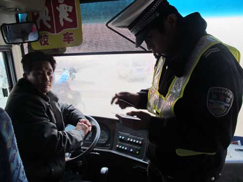 核對校車駕駛人相關證件