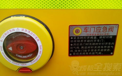成都3百多名校車司機(jī)齊上課 學(xué)安全駕駛和管理