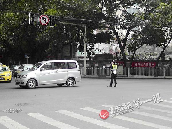 儲奇門平臺為校車護航 積極開展天使護衛行動