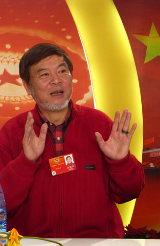 政協委員何水法：制定校車普及政策 立法保障運營