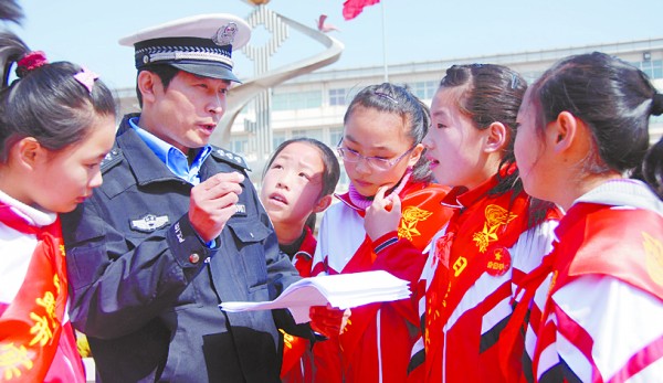 五蓮縣張守本：捐款22萬元石材老板給山里娃買校車