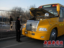 新疆和布克賽爾縣率先購買校車為學生保駕護航