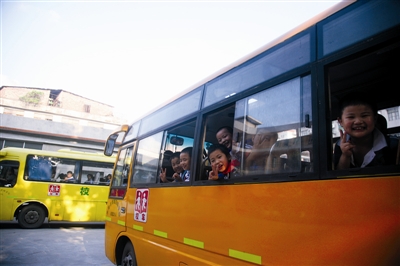 東莞：有校車(chē)核載人數(shù)超新國(guó)標(biāo)3成多(圖)