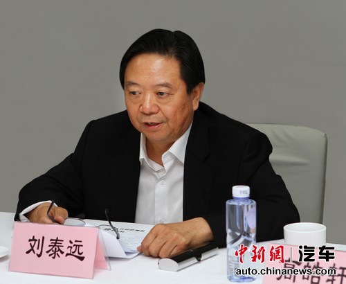 全國校車有望裝上“自動防撞器”預防交通事故