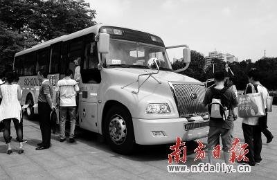 廣州專用校車出街 每輛售價(jià)約40萬