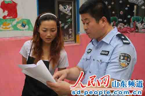 嘉祥:交警關注暑期幼兒園校車安全