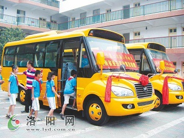 咱們有校車了