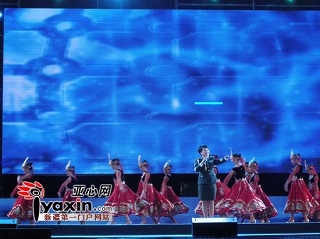 烏蘇舉辦“校車公益行動”慈善晚會 劉媛媛任代言人(組圖)