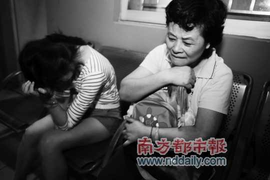 <p>    昨日，女童家屬在醫院悲痛萬分。南都記者霍健斌 攝<br /></p>