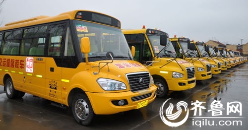 校車