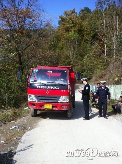 陜西：紫陽權河交警中隊重拳出擊嚴查校車交通安全隱患