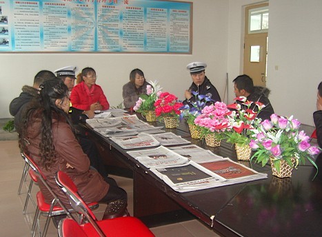 遼寧：鎮(zhèn)西堡鎮(zhèn)中心小學(xué)召開(kāi)“冬季校車(chē)安全營(yíng)運(yùn)”緊急會(huì)議