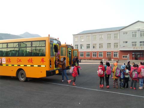 花山中心校開展冬季校車運行安全教育