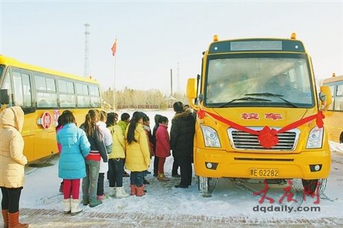 大同首批公司化運營校車投用