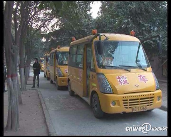陜西渭南:校車漆皮開裂問題不斷 經(jīng)銷商:是工藝問題