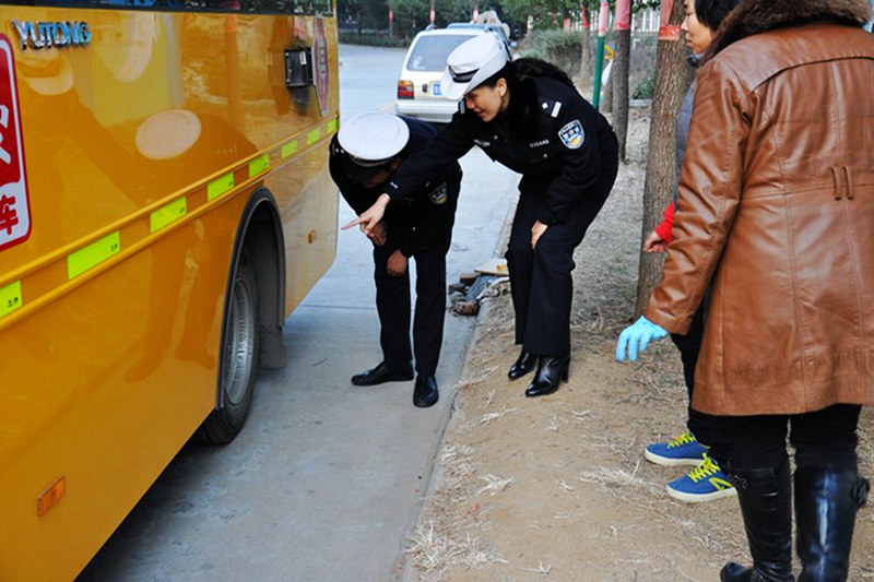 棗莊開展新學(xué)期校車安全檢查問題車不準上路