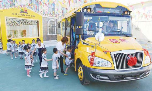 山西：長(zhǎng)治城區(qū)有了“大鼻子”校車