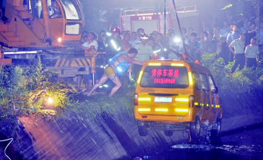 用專業化破解校車安全難題