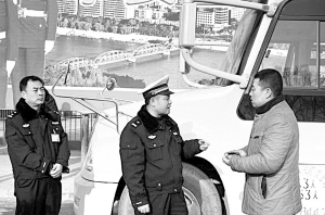 東崗交警開展校車安全大檢查