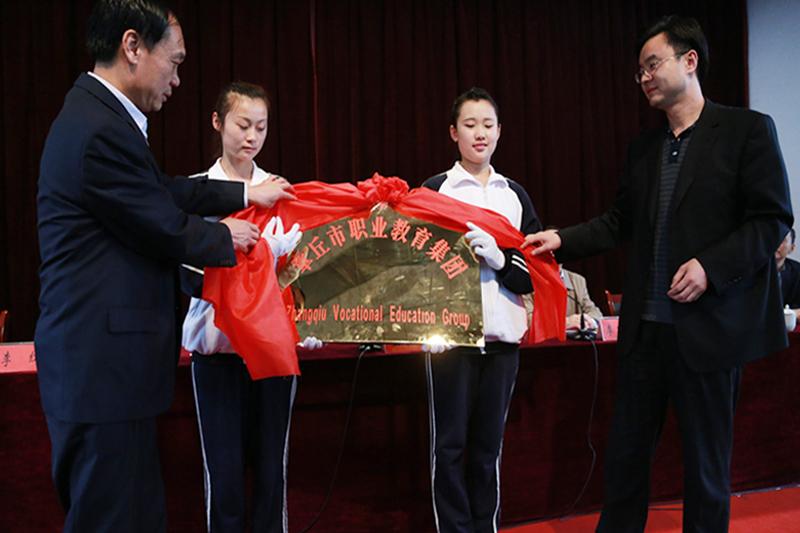 章丘教育2014年盤點 成立職業(yè)教育集團啟動校車安全工程