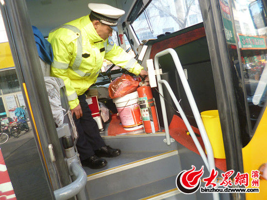 博興交警開展12.25校車集中整治行動(dòng)