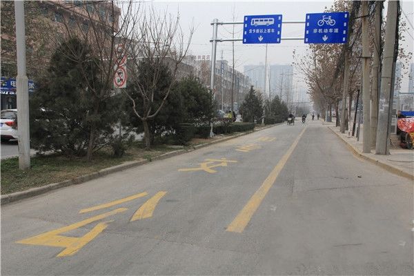 渭南城區(qū)首條公交校車、公共汽車專用車道今通車
