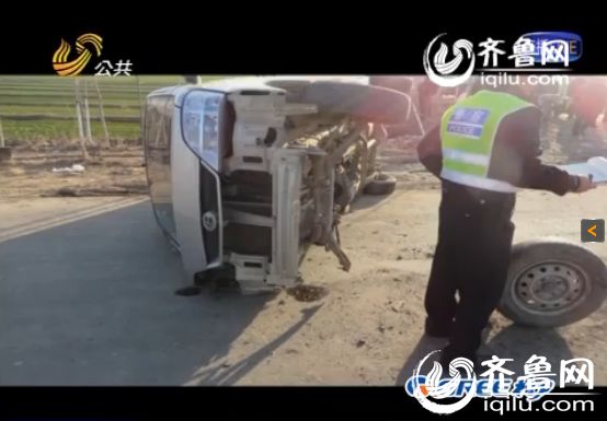 校車之殤：德州一小學校長無證駕駛山寨校車被撞側翻