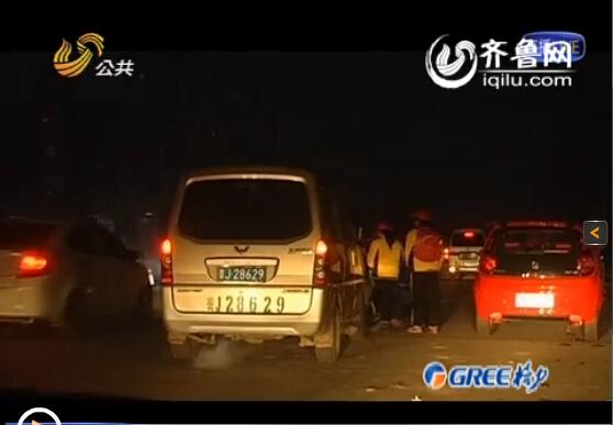 泰安滿莊鎮(zhèn)“黑校車”泛濫 交警便衣取證監(jiān)控抓拍
