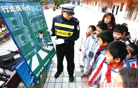 警民齊努力校車更安全　全市啟動集中排查校車、接送學(xué)生車輛交通安全隱患行動
