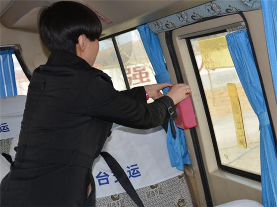 山東小門家鎮中心小學開展“校車安全應急演練”活動