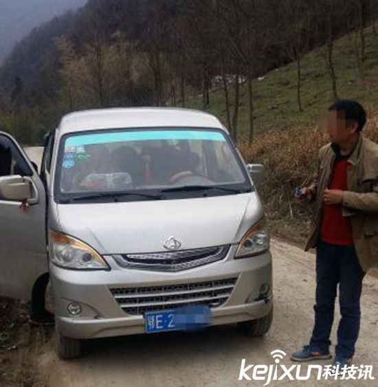 黑校車超載擠14名學生 司機涉嫌危險駕駛被刑拘