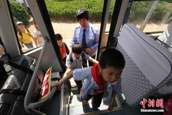 天津：小學生校車也有牌照 家長可手機還能手機定制線路