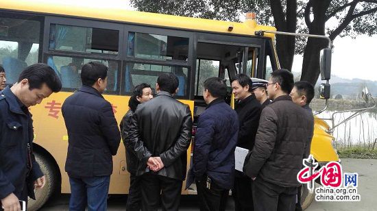 湖南臨澧開(kāi)展校車安全檢查