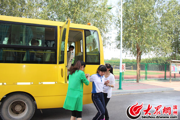 山東姜樓鎮(zhèn)實驗小學：校車安全不是說說而已