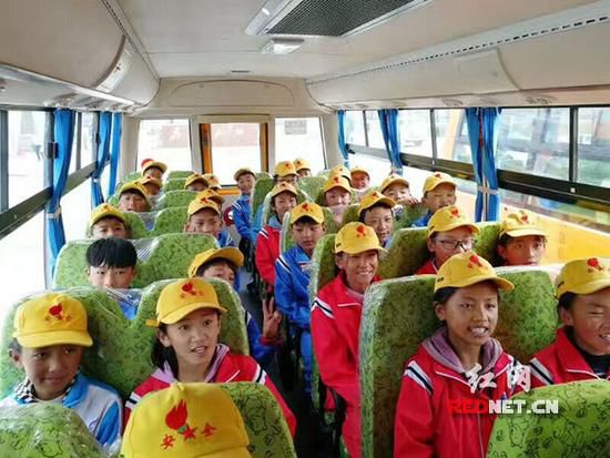 長沙愛心企業(yè)向貢嘎捐贈校車 結(jié)束當?shù)責o專用校車歷史