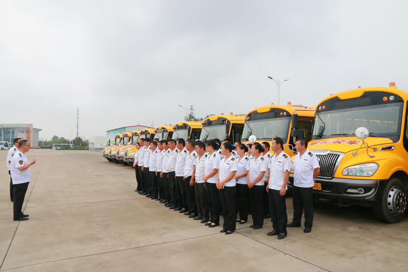 青島西海岸新區(qū)271輛校車完成“體檢”迎開學(xué)