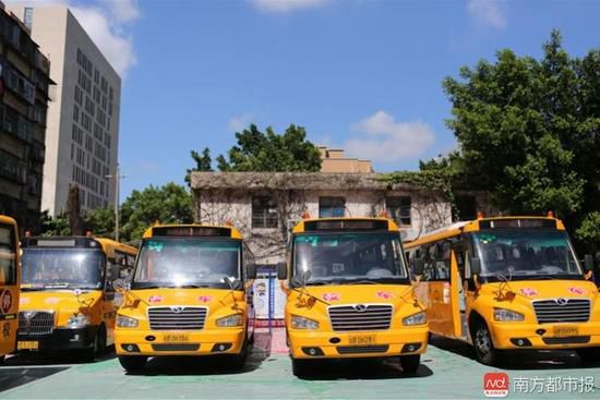開學前夕深圳交警嚴查校車 相關學校有49輛有問題