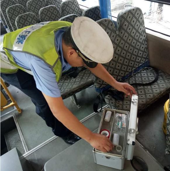 重慶市交巡警總隊(duì)開展校車專項(xiàng)整治活動