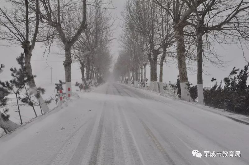 雪后，榮成市教育局對這些校車運行路段進行考察